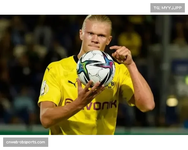 即时消息：哈兰德因脚踝不适被换下，阿尔瓦雷斯替补登场